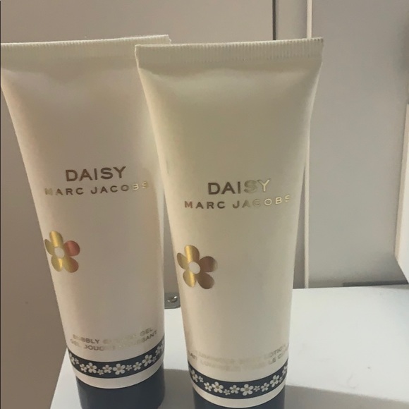marc jacobs daisy shower gel